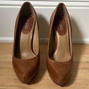 Vintage ALDO Brown Leather Pumps